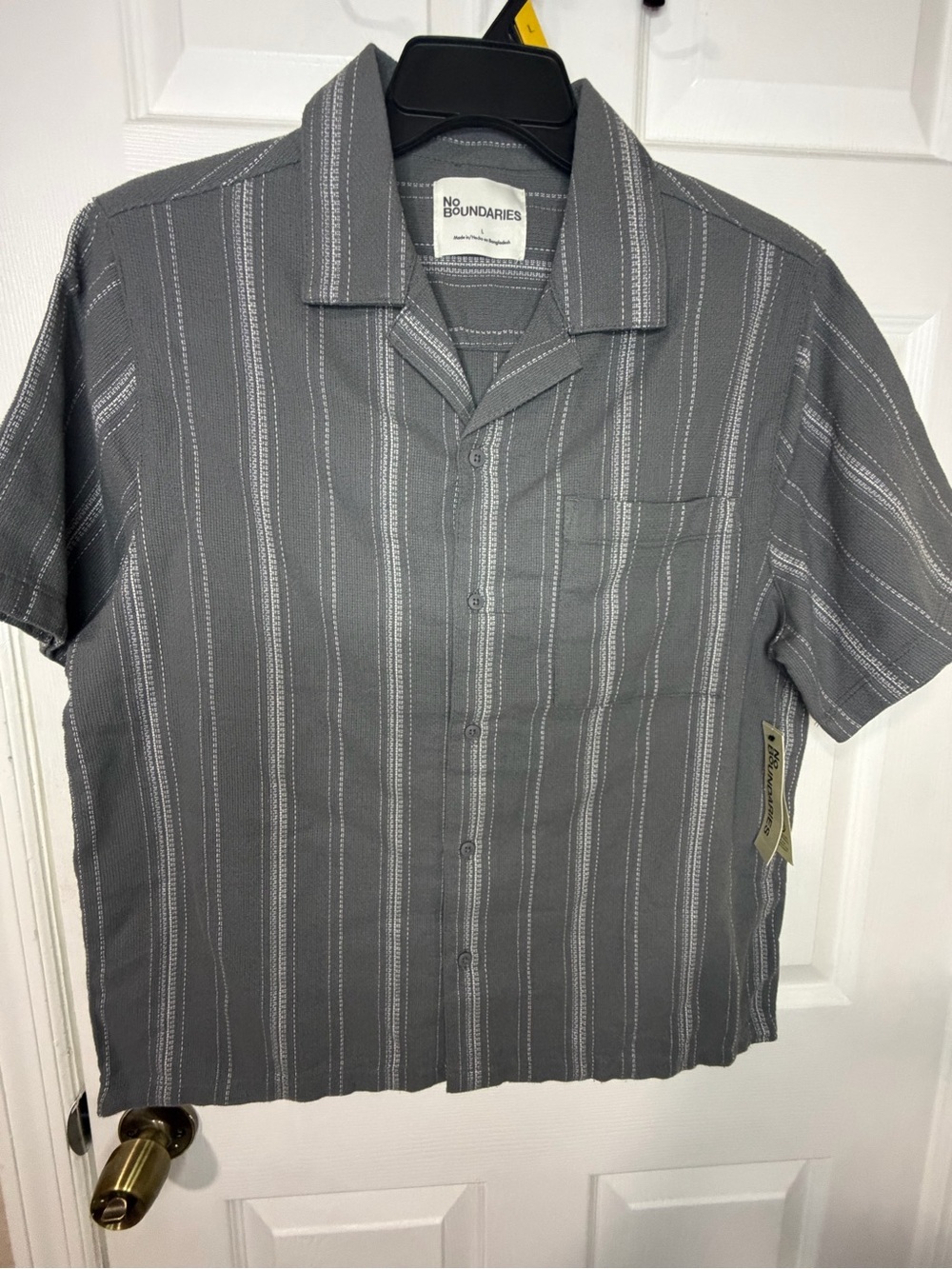 No Boundaries Gray Striped Short-Sleeve Button-Down Shirt
